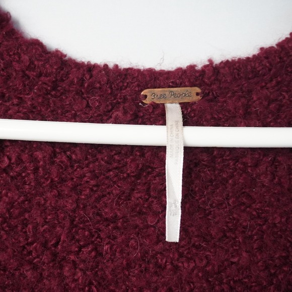 FREE PEOPLE Boucle Sweater Oversized V-neck XS Womens Burgundy Chunky Soft - Picture 2 of 9